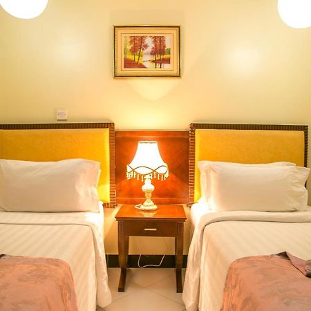 Kebbys Hotel Дар ес Саалам Екстериор снимка