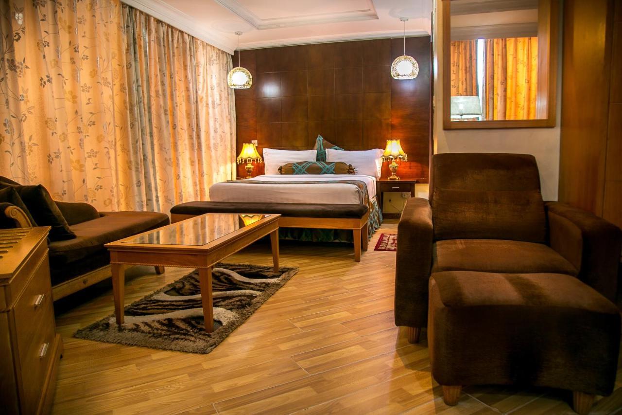 Kebbys Hotel Дар ес Саалам Екстериор снимка