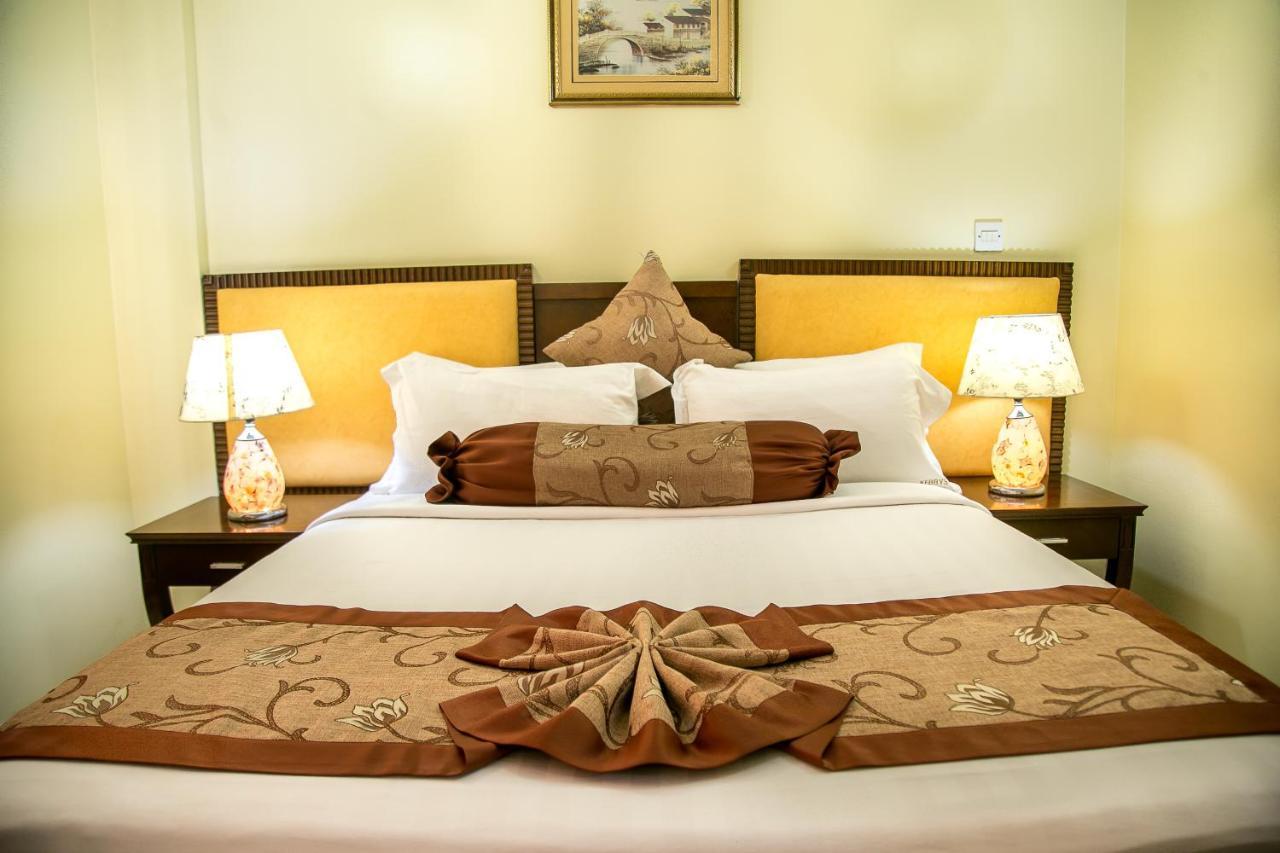 Kebbys Hotel Дар ес Саалам Екстериор снимка
