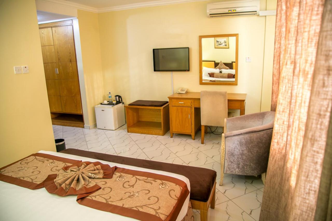 Kebbys Hotel Дар ес Саалам Екстериор снимка