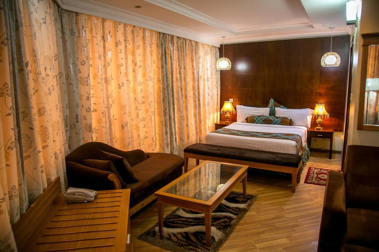 Kebbys Hotel Дар ес Саалам Екстериор снимка