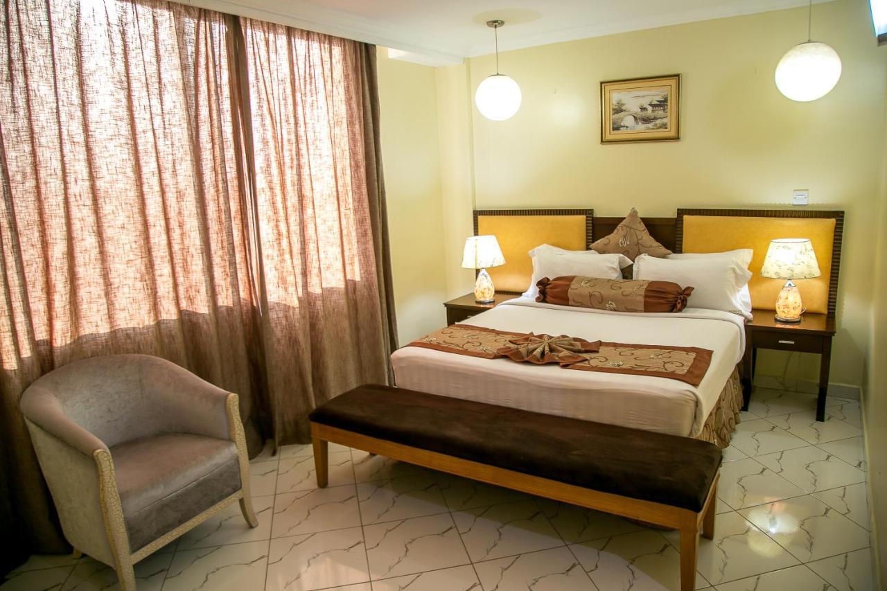 Kebbys Hotel Дар ес Саалам Екстериор снимка